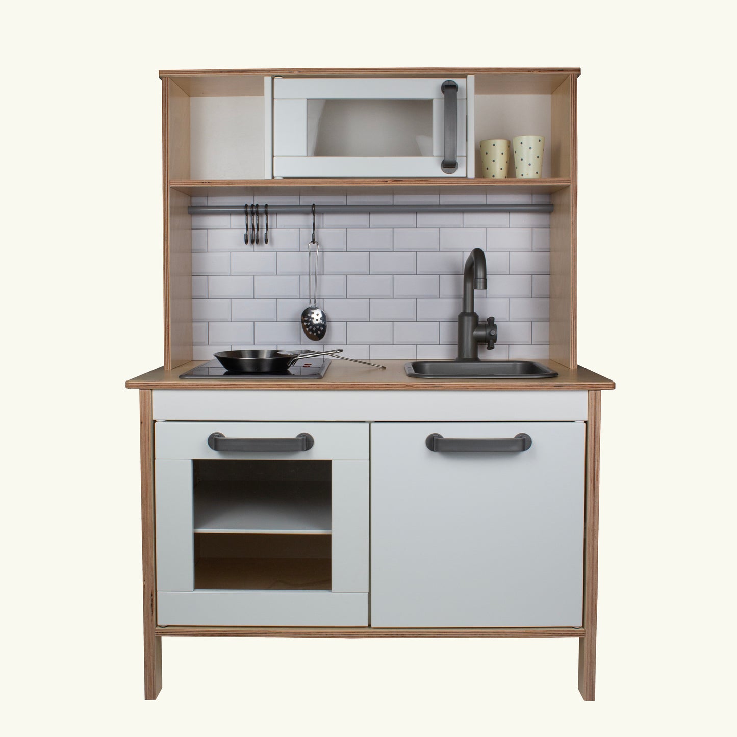 DIY make-over keukentje met witte tegelsticker Metrotegel