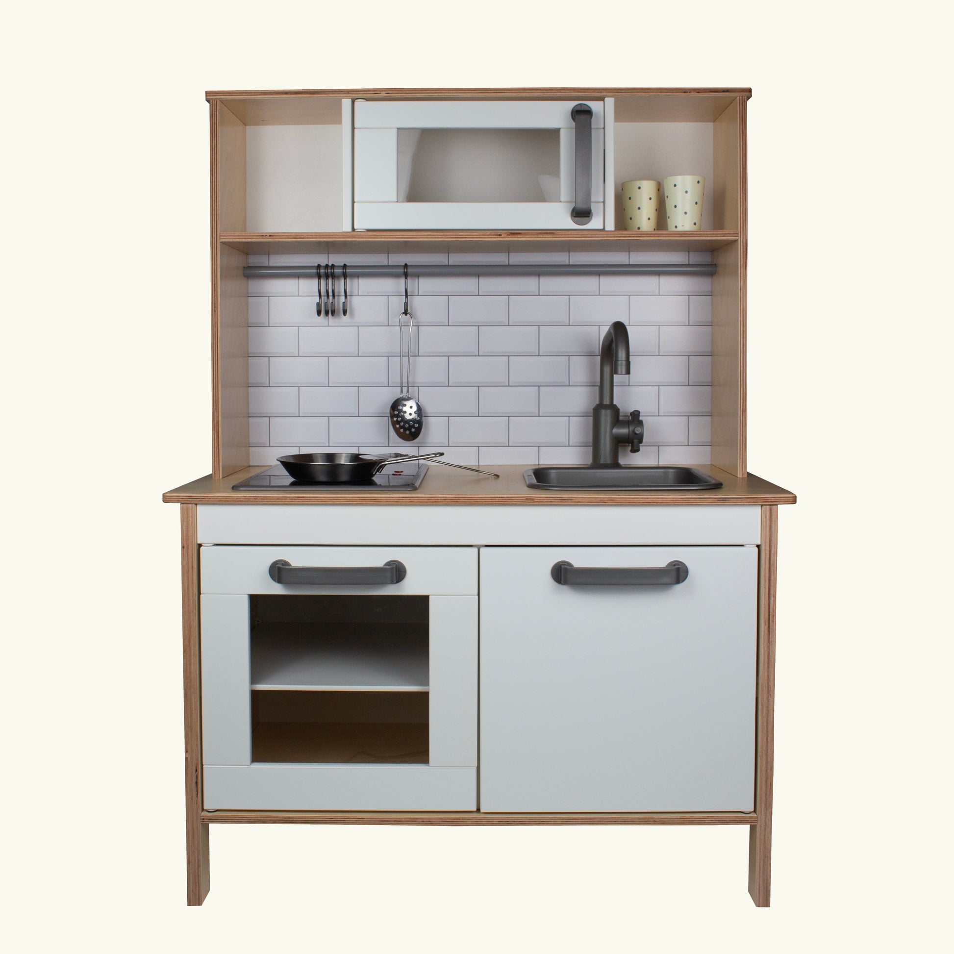 DIY make-over keukentje met witte tegelsticker Metrotegel