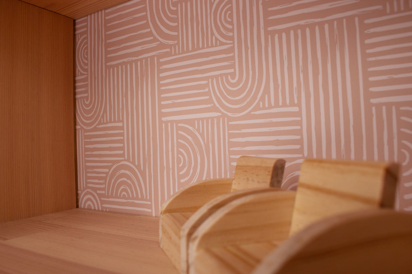 Sticker, Stikker, Plakfolie, IKEA Flisat, Opknappen, Poppenhuis, Poppenhuis Make-over, Tweedehands, Flisat, Behang, Poppenhuis Behang, Achterwandsticker, Achterwandbehang, Zelfkleven Behang, Beide, Velvet Petals